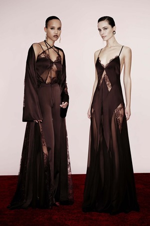 بالتأكيد تبحثين عن مجموعة لا تشبه غيرها، تحمل فخامة واضحة من دون مبالغة، وتجمع بين الجرأة والاتزان بأسلوب ذكي.